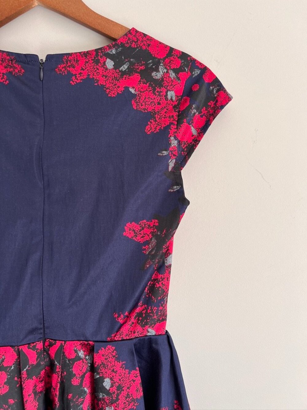 ASOS Navy & Hot Pink Floral Fit & Flare Dress Deep V – US 4 / UK 8 - Picture 5 of 13